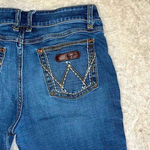 Wrangler Bootcut Flare Mid Rise Jeans - Size 11 - Picture 1 of 12